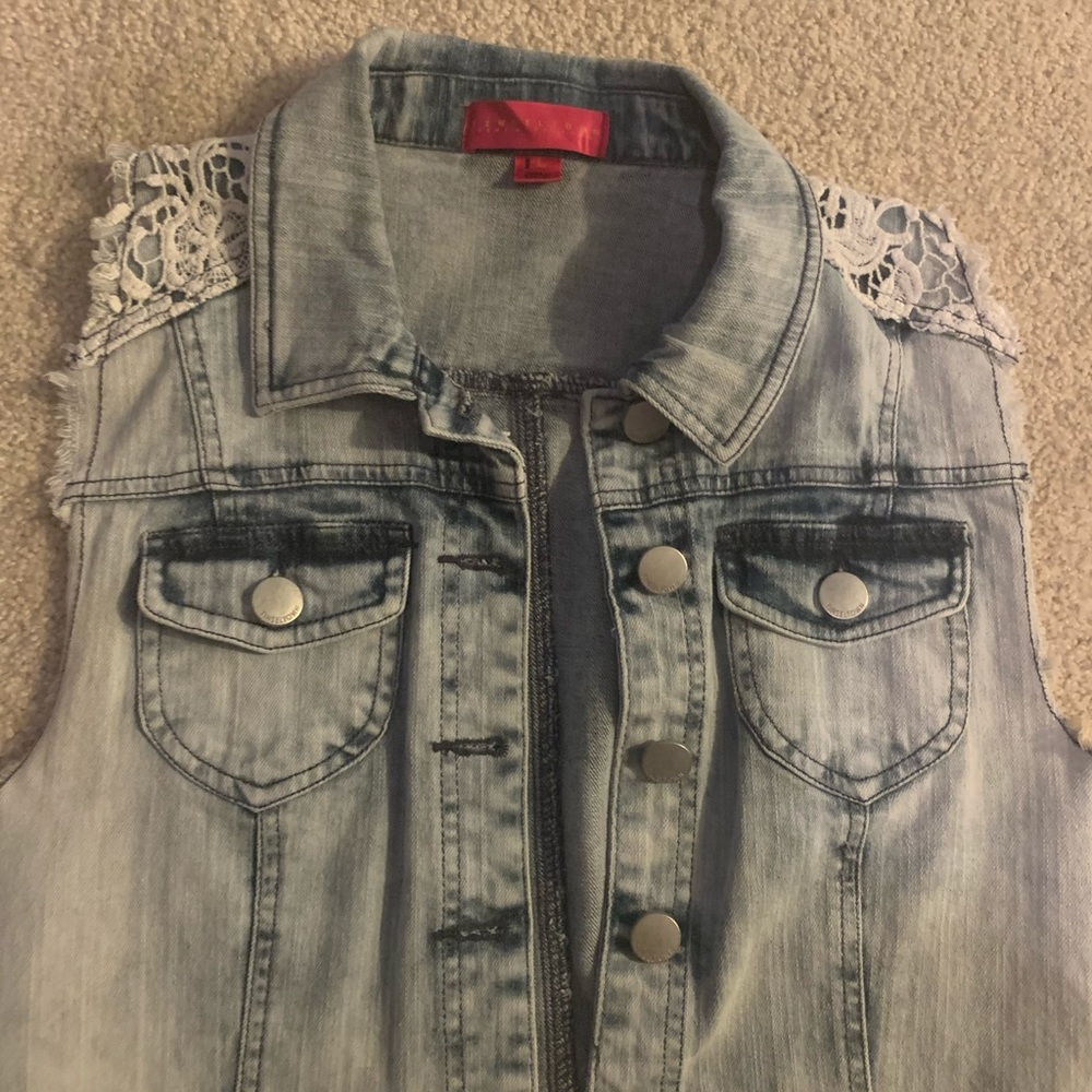 Jean Vest - Picture 3 of 7